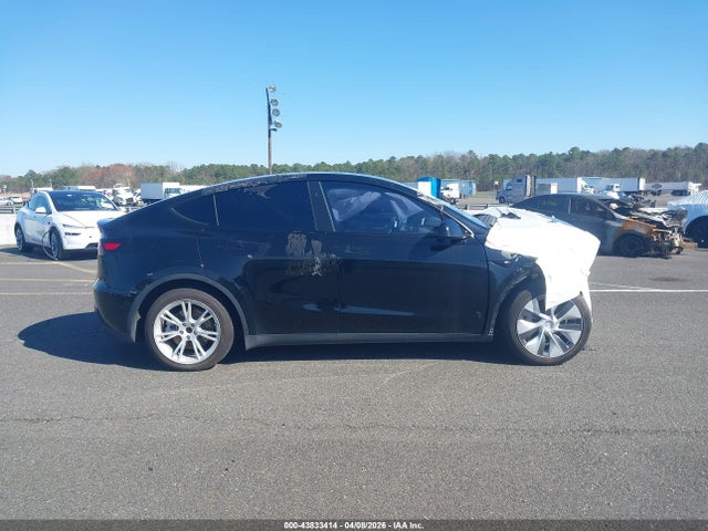 Продаж на аукціоні авто 2023 Tesla Model Y Awd/long Range Dual Motor All-wheel Drive, vin: 7SAYGAEE7PF800835, номер лоту: 43833414