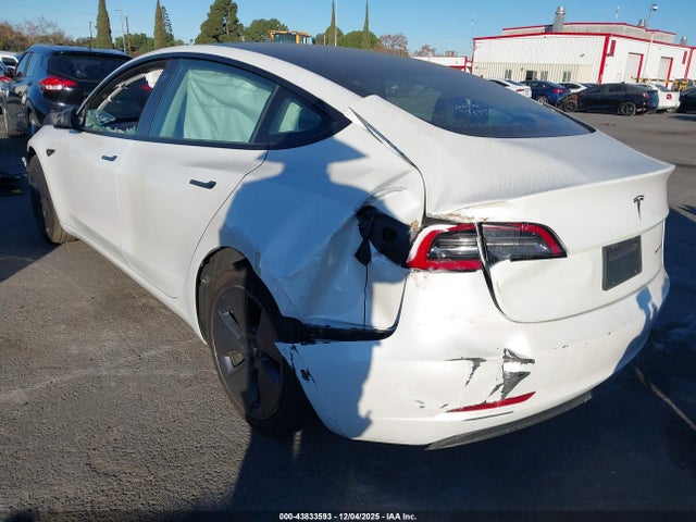 2022 TESLA MODEL 3 5YJ3E1EB2NF130935 Photo 2