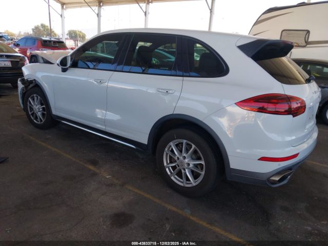 2016 PORSCHE CAYENNE WP1AA2A27GLA11002 Photo 2