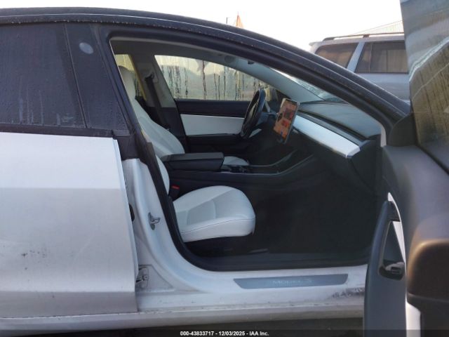 2018 TESLA MODEL 3 5YJ3E1EB2JF096652 Photo 4