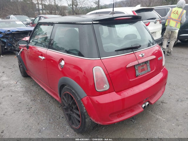 2005 MINI COOPER S WMWRE33415TD93909 Photo 2