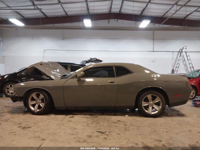 Продаж на аукціоні авто 2019 Dodge Challenger Sxt, vin: 2C3CDZAG5KH560732, номер лоту: 43833826