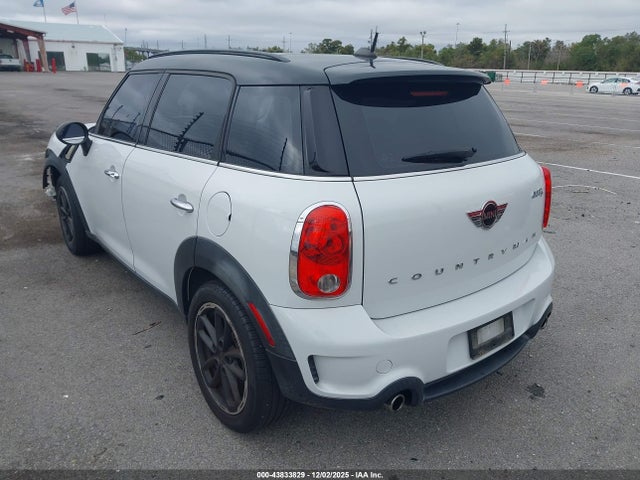 2015 MINI COUNTRYMAN WMWZC3C58FWT06616 Photo 2