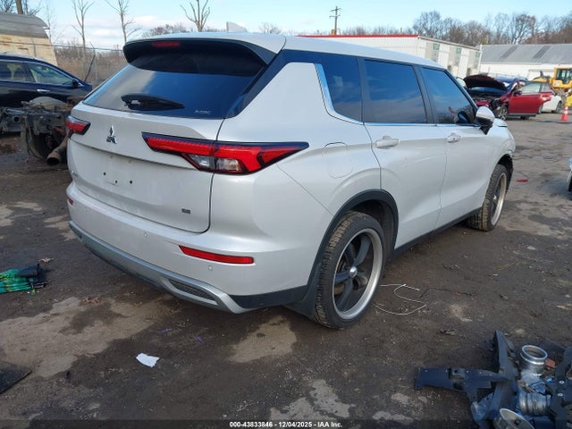 2022 MITSUBISHI OUTLANDER JA4J4UA89NZ052390 Photo 3