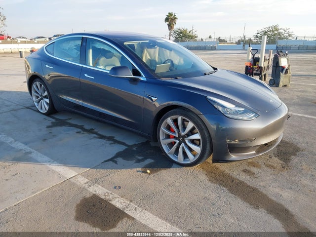 2018 TESLA MODEL 3 5YJ3E1EB1JF083052 Photo 0
