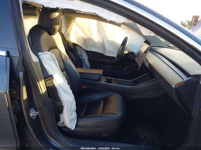 2018 TESLA MODEL 3 5YJ3E1EB1JF083052 Photo 4