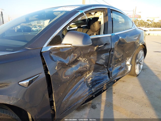2018 TESLA MODEL 3 5YJ3E1EB1JF083052 Photo 5