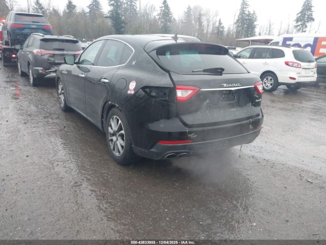 2017 MASERATI LEVANTE ZN661XUA7HX234463 Photo 2