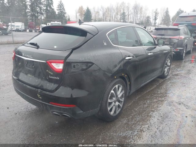 2017 MASERATI LEVANTE ZN661XUA7HX234463 Photo 3