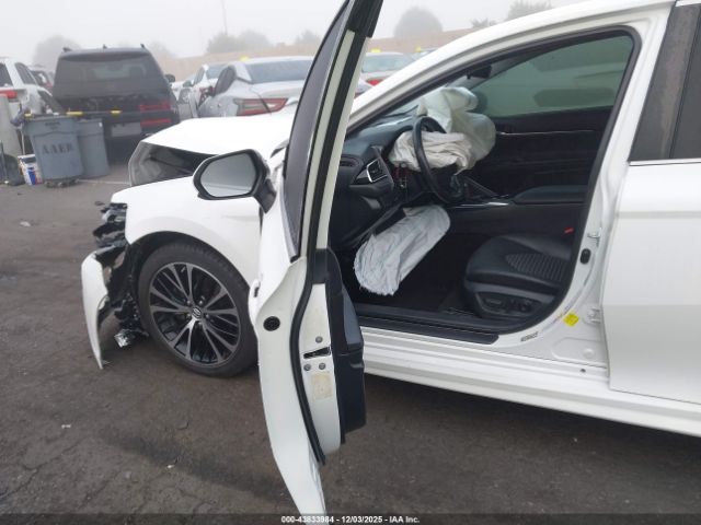 2018 TOYOTA CAMRY JTNB11HK3J3018280 Photo 4