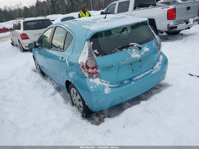 2013 TOYOTA PRIUS C JTDKDTB36D1034899 Photo 2