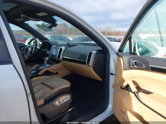 2017 PORSCHE CAYENNE WP1AA2A27HKA89402 Photo 4