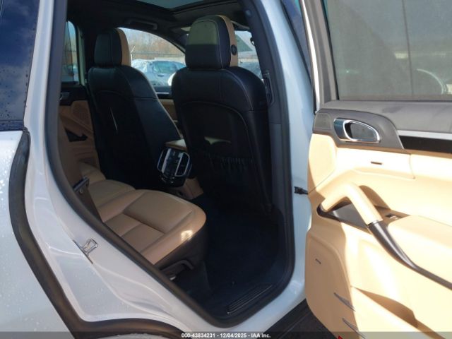 2017 PORSCHE CAYENNE WP1AA2A27HKA89402 Photo 7