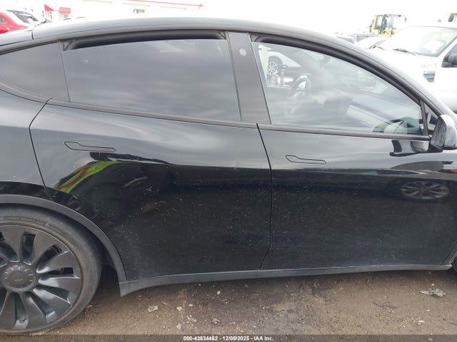 Auction sale of the 2022 Tesla Model Y Performance Dual Motor All-wheel Drive, vin: 7SAYGDEF5NF401073, lot number: 43834462