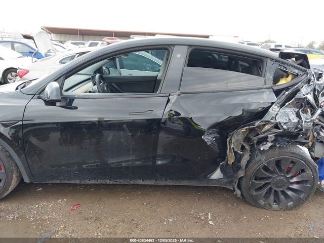 Auction sale of the 2022 Tesla Model Y Performance Dual Motor All-wheel Drive, vin: 7SAYGDEF5NF401073, lot number: 43834462