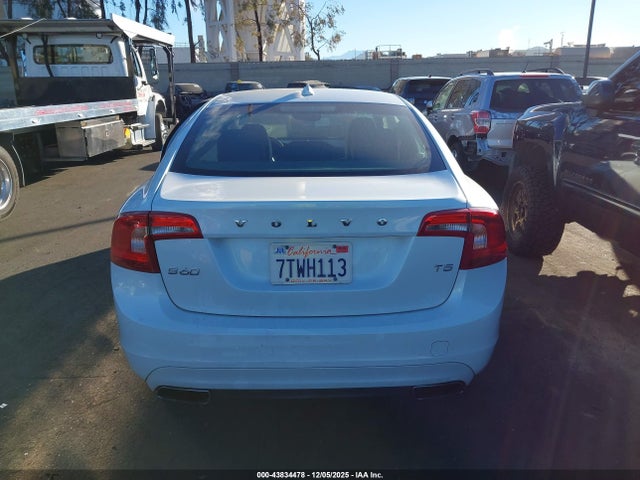 YV126MFK1G2409642 Volvo S60 T5 Drive-e Premier