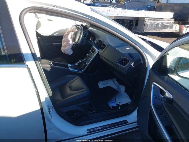 YV126MFK1G2409642 Volvo S60 T5 Drive-e Premier