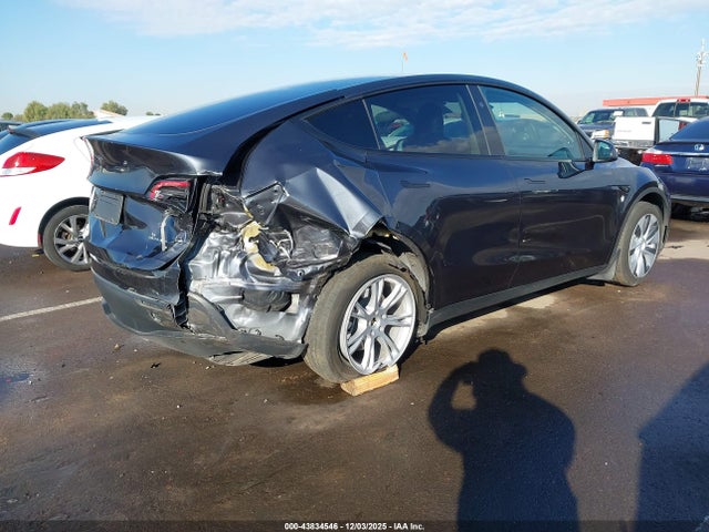 2024 TESLA MODEL Y 7SAYGAEE6RF083699 Photo 3