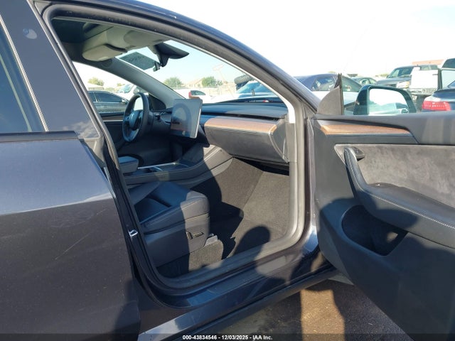 2024 TESLA MODEL Y 7SAYGAEE6RF083699 Photo 4