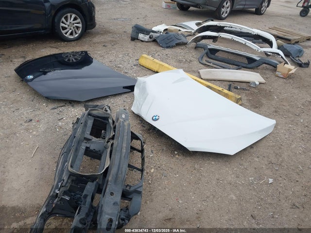 Продажа на аукционе авто 2015 Bmw X1 Sdrive28i, vin: WBAVM1C50FV498555, номер лота: 43834743