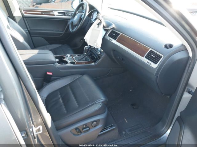 2016 VOLKSWAGEN TOUAREG WVGEF9BP1GD008867 Photo 4