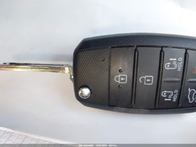 KIA SEDONA LX 2017 KNDMB5C11H6233178 Image 11