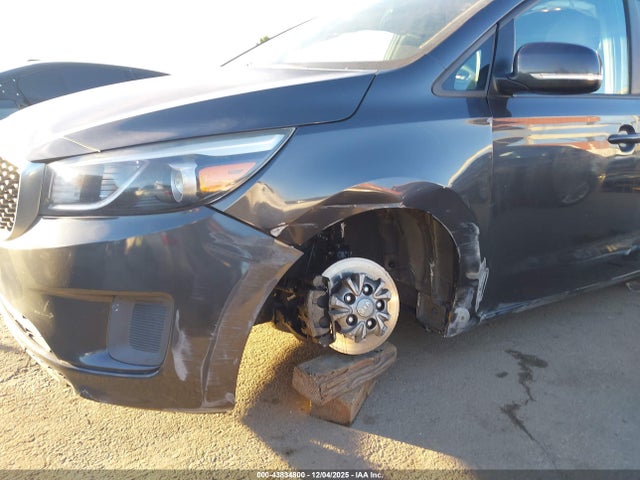 KIA SEDONA LX 2017 KNDMB5C11H6233178 Image 18