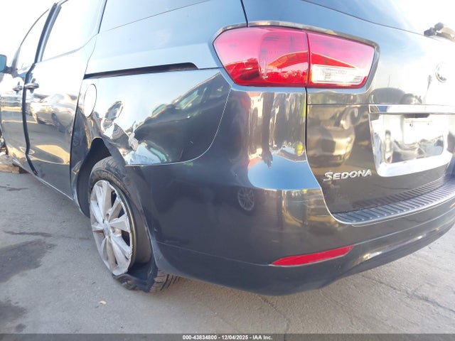 KIA SEDONA LX 2017 KNDMB5C11H6233178 Image 22
