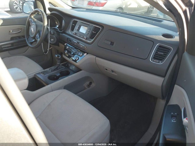 KIA SEDONA LX 2017 KNDMB5C11H6233178 Image 5