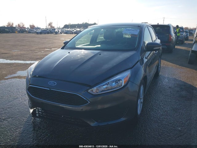 Ford FOCUS SE 2017 1FADP3F2XHL325505 Image 2