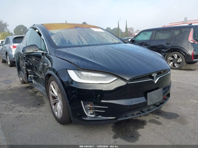 2018 TESLA MODEL X 5YJXCDE2XJF137781 Photo 0