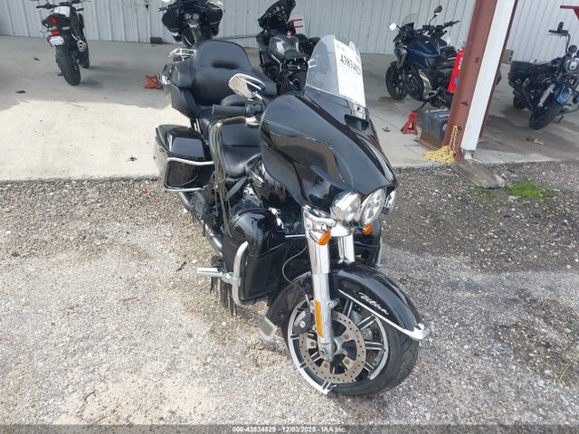 2019 HARLEY-DAVIDSON FLHTCU 1HD1FCC14KB678636
