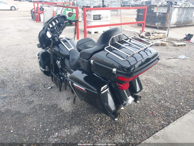 2019 HARLEY-DAVIDSON FLHTCU 1HD1FCC14KB678636 Photo 2