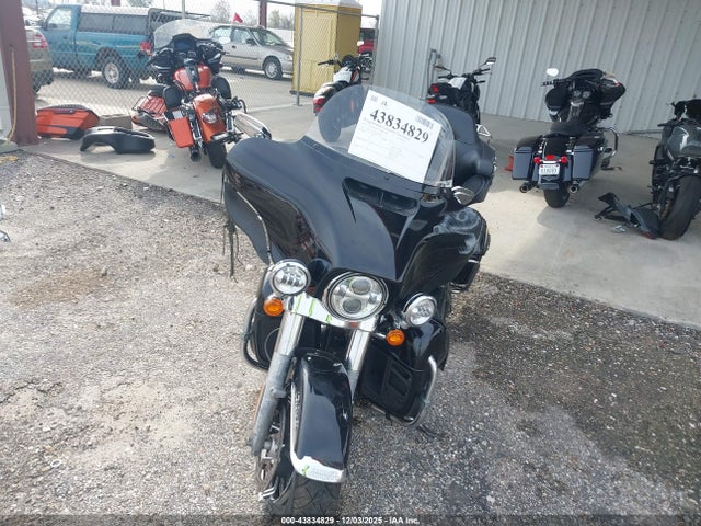 2019 HARLEY-DAVIDSON FLHTCU 1HD1FCC14KB678636 Photo 4