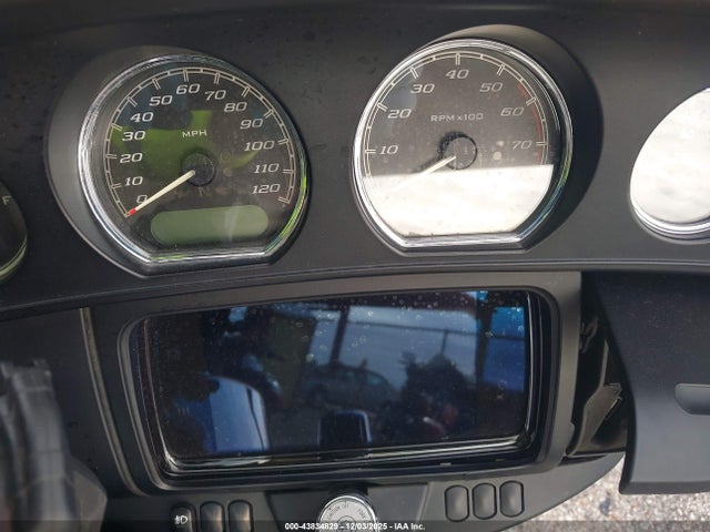2019 HARLEY-DAVIDSON FLHTCU 1HD1FCC14KB678636 Photo 6