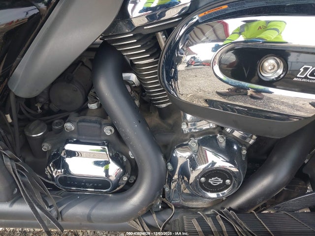 2019 HARLEY-DAVIDSON FLHTCU 1HD1FCC14KB678636 Photo 7