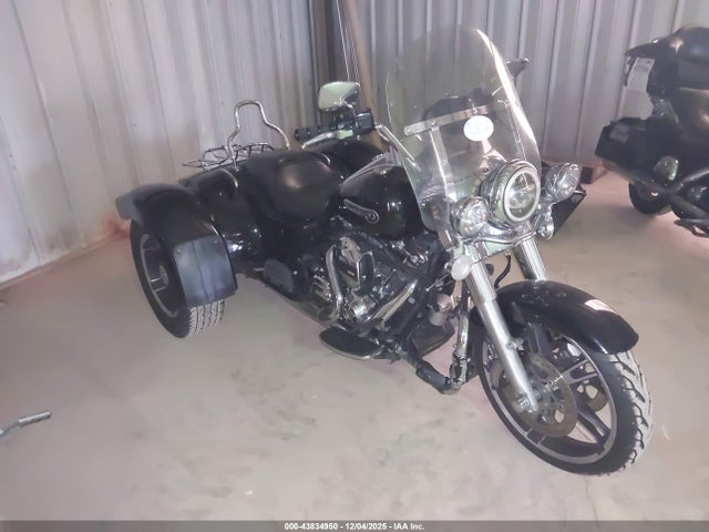 2015 HARLEY-DAVIDSON FLRT 1HD1MCM16FB851681