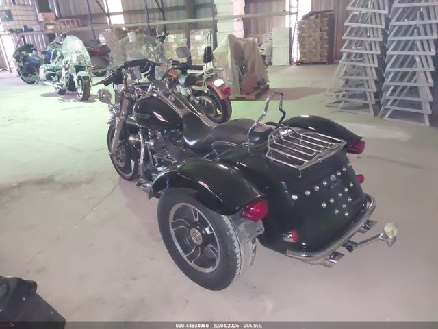 2015 HARLEY-DAVIDSON FLRT 1HD1MCM16FB851681 Photo 2