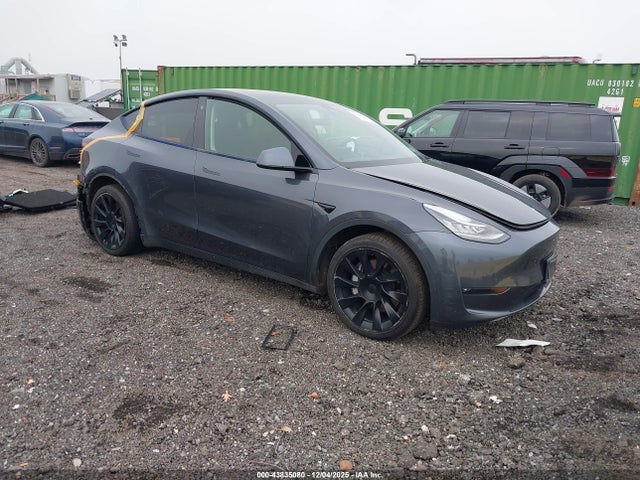 2021 TESLA MODEL Y 5YJYGDEE4MF244817 Photo 0