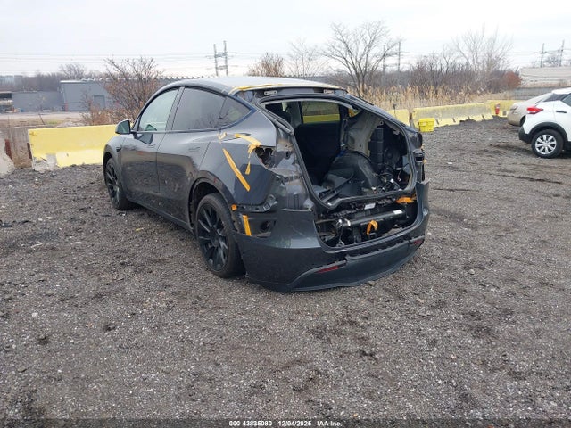 2021 TESLA MODEL Y 5YJYGDEE4MF244817 Photo 2