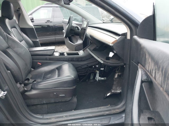 2021 TESLA MODEL Y 5YJYGDEE4MF244817 Photo 4