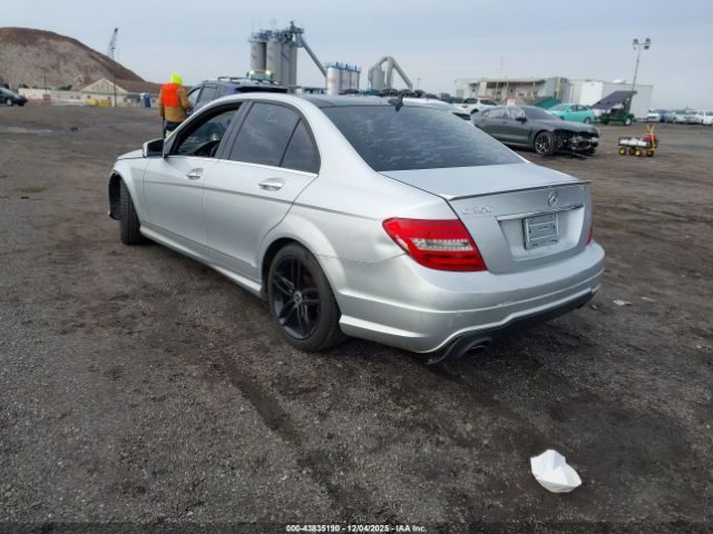 2013 MERCEDES-BENZ C 250 WDDGF4HB7DR298578 Photo 2