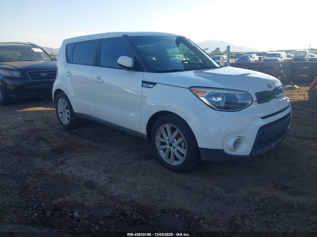 KIA SOUL + 2017 KNDJP3A59H7465049 main image