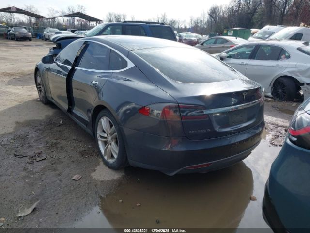 2015 TESLA MODEL S 5YJSA1E12FF118221 Photo 2