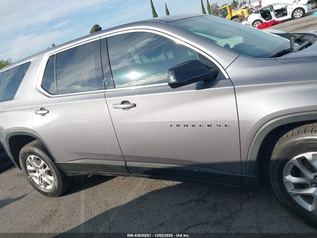 1GNERFKW7JJ263993 Chevrolet Traverse Ls