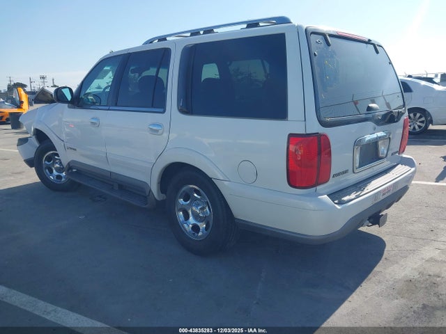 1998 LINCOLN NAVIGATOR 5LMPU28L8WLJ46627 Photo 2