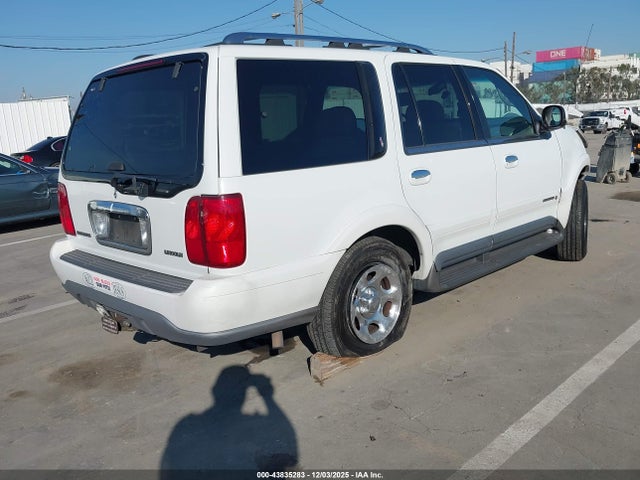 1998 LINCOLN NAVIGATOR 5LMPU28L8WLJ46627 Photo 3