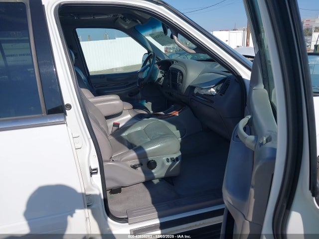 1998 LINCOLN NAVIGATOR 5LMPU28L8WLJ46627 Photo 4