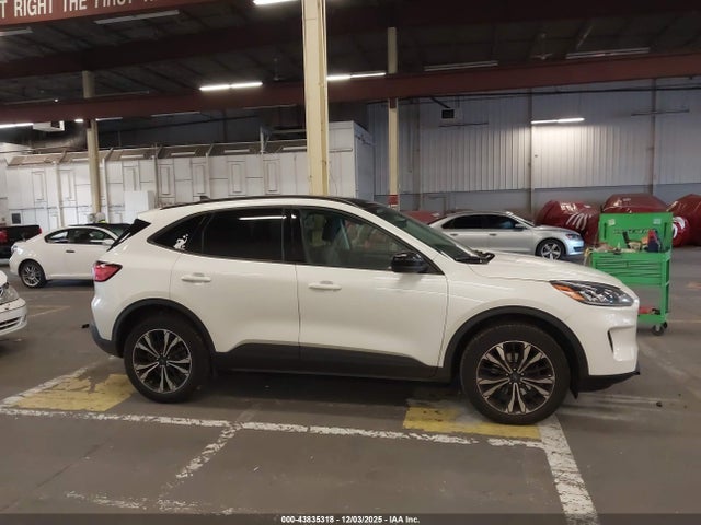 1FMCU9G60NUB56373 Ford ESCAPE SE