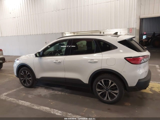 1FMCU9G60NUB56373 Ford ESCAPE SE